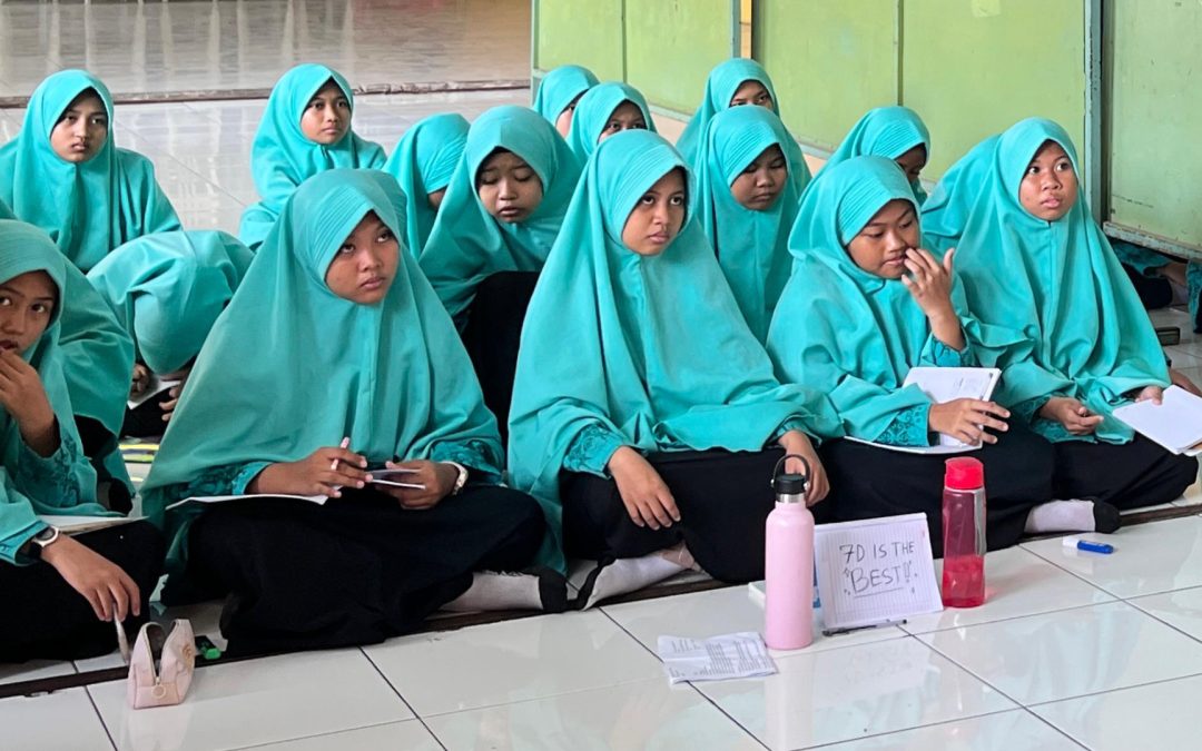 Workshop English Corner SMP Al Fattah : Santri Dilatih Public Speaking